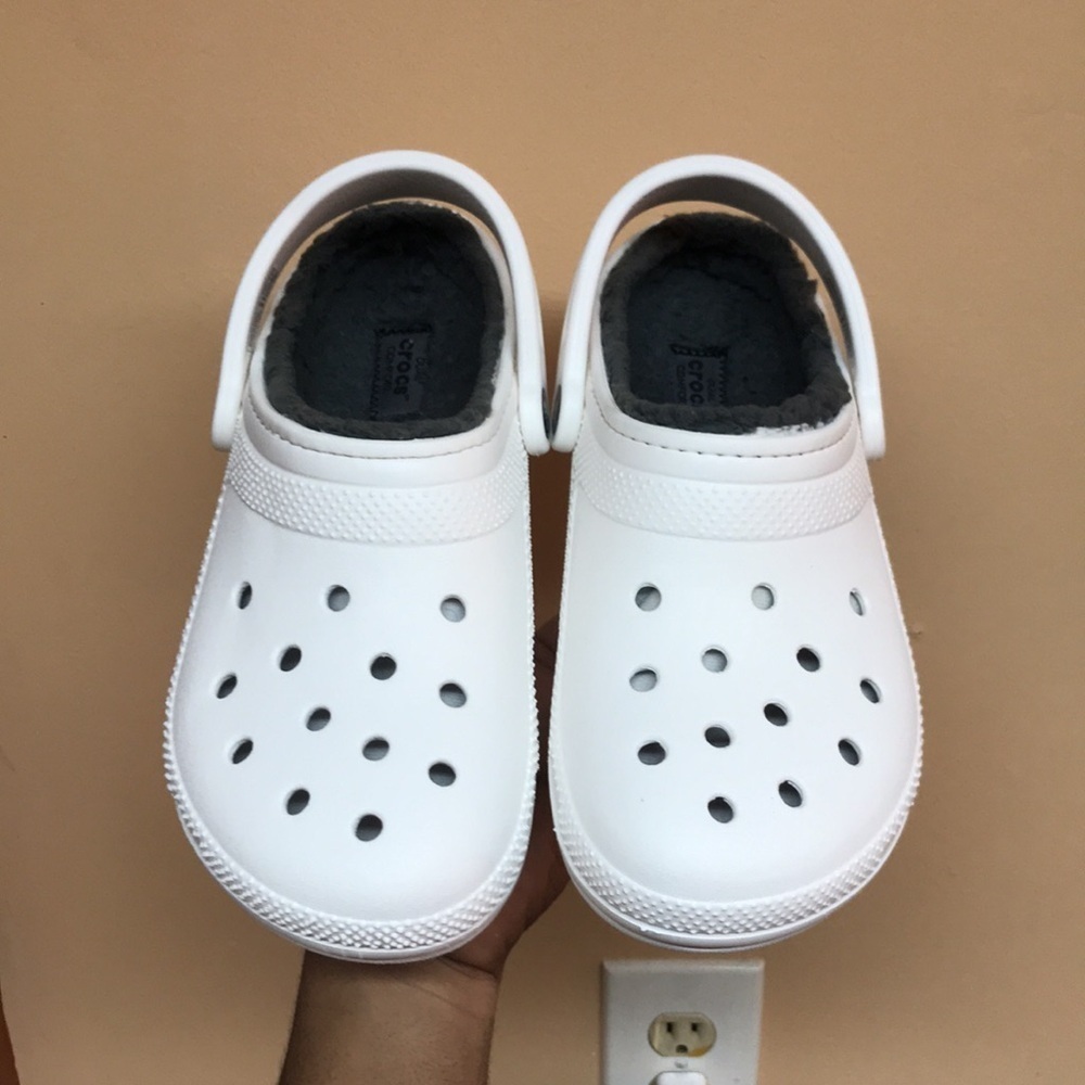 Crocs Classic White Faux Fur Interior - Picture 3 of 17